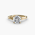 Solitaire ring in yellow gold with a round centre stone