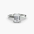 Solitaire ring in white gold with an emerald-cut centre stone