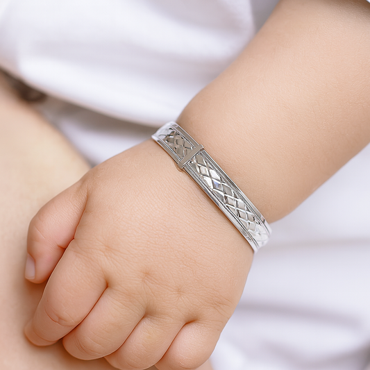 9ct White Gold Diamond-Cut Expandable Baby Bangle